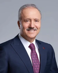 Aziz Yeniay Kimdir?