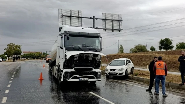 Doğanşehir’de Tır İle Otomobil Çarpıştı! 3 Kişi Yaralandı