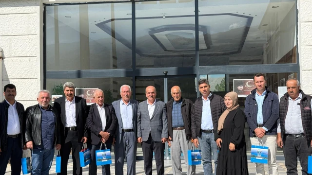 Kale'de 8. Dönemine Giren Muhtar Adil Akdemir'e Plaket! — Fotoğraf 2