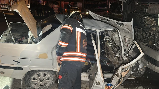 Malatya’da Otomobil Otobüsün Altına Girdi: 1’i Ağır 3 Yaralı — Fotoğraf 1