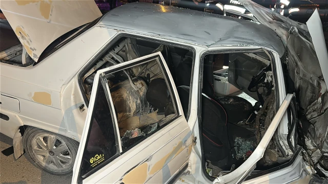 Malatya’da Otomobil Otobüsün Altına Girdi: 1’i Ağır 3 Yaralı — Fotoğraf 2