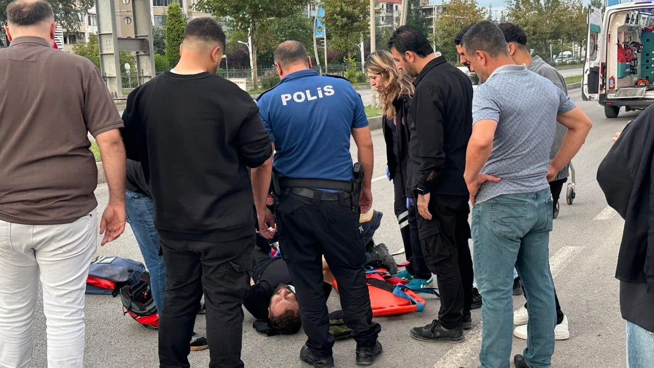 Malatya’da Otomobilin Çarptığı Motosiklet Sürücüsü Yaralandı