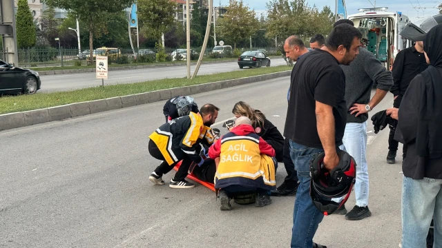 Malatya’da Otomobilin Çarptığı Motosiklet Sürücüsü Yaralandı — Fotoğraf 2