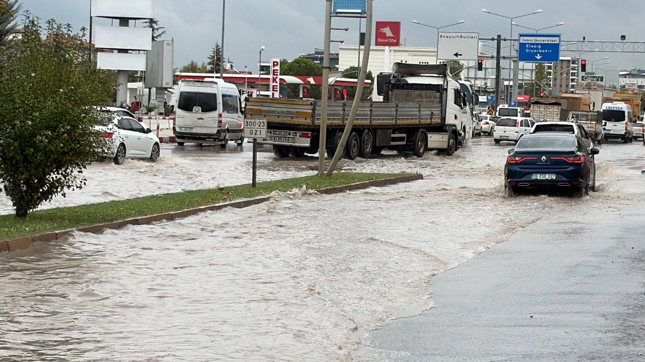 Malatya’da Sağanak Yağış Hayatı Olumsuz Etkiledi