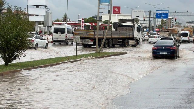 Malatya’da Sağanak Yağış Hayatı Olumsuz Etkiledi