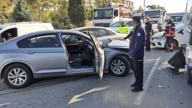 Malatya’da Zincirleme Kaza! 6 Araç Birbirine Girdi 3 Yaralı