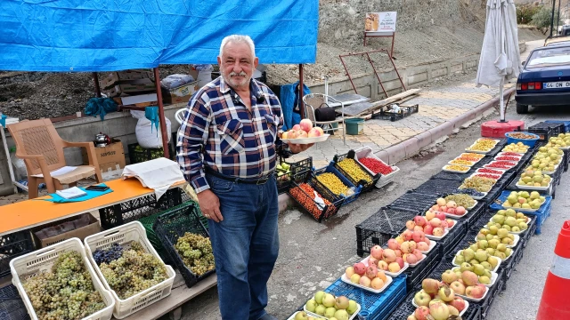 Somuncu Baba Yolunda Yöresel Ürünlere Ziyaretçi İlgisi — Fotoğraf 3