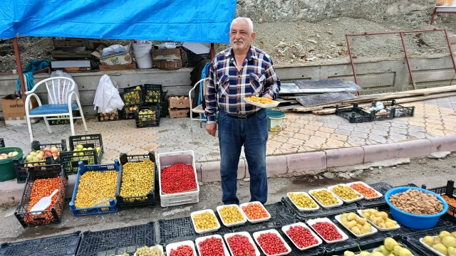 Somuncu Baba Yolunda Yöresel Ürünlere Ziyaretçi İlgisi — Fotoğraf 4