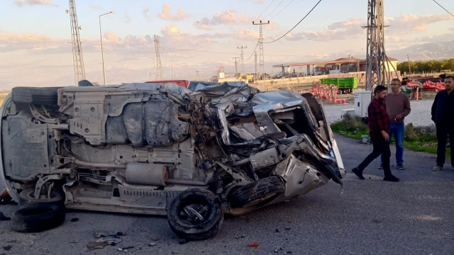 Yazıhan'da Minibüs İle Otomobil Çarpıştı: 1’i Ağır 3 Yaralı