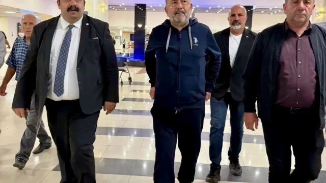 YENİ Parti Malatya Milletvekili Veli Ağbaba Taburcu Edildi — Fotoğraf 1