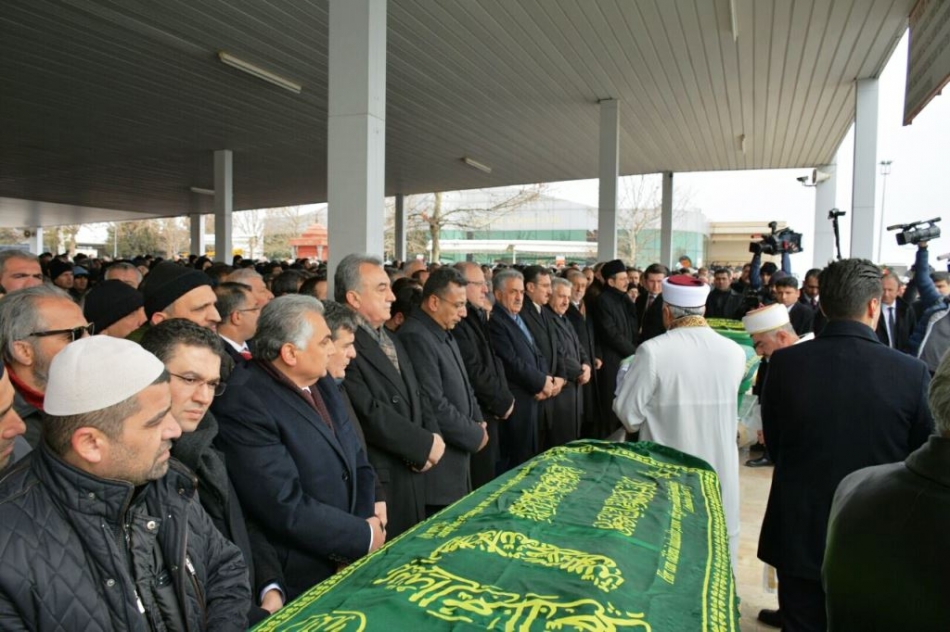 Bakan Tüfenkci&#39;nin Annesi Toprağa Verildi