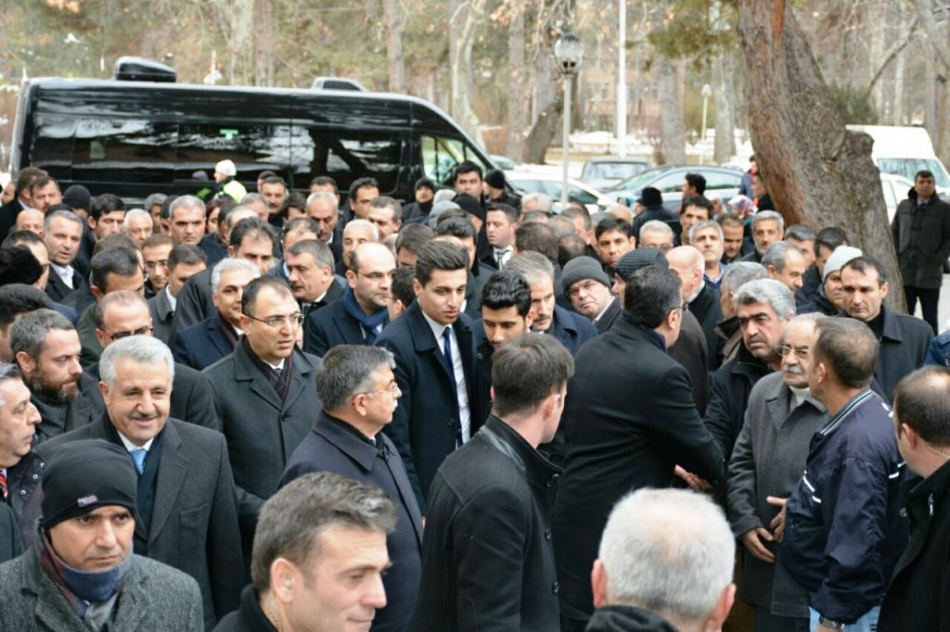 Bakan Tüfenkci&#39;nin Annesi Toprağa Verildi