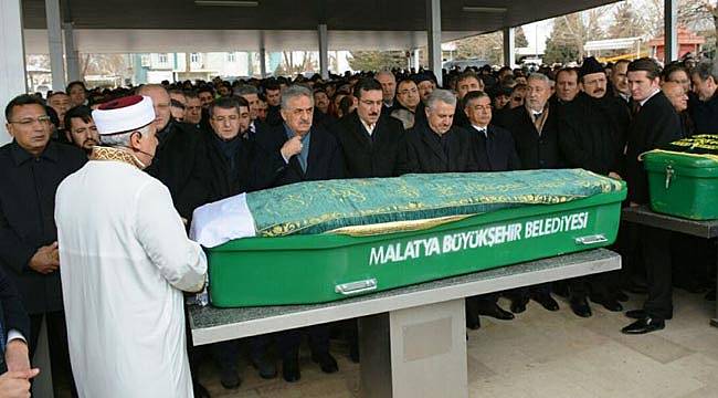 Bakan Tüfenkci'nin Annesi Toprağa Verildi