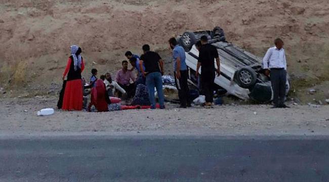 Malatya'da Minibüs Devrildi 13 Kişi Yaralandı