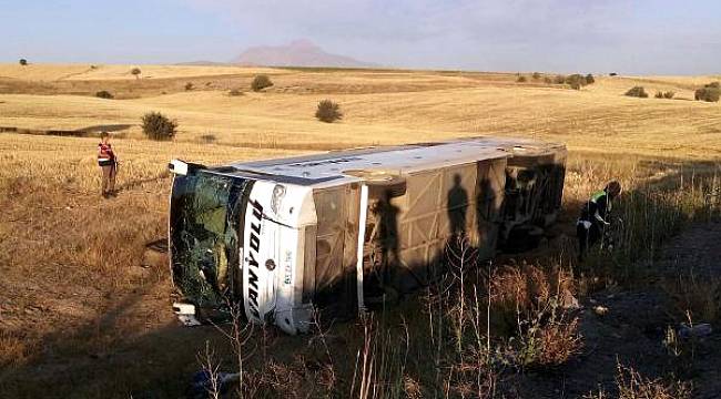 Otobüs Şoförü Uyudu Otobüs Devrildi 26 Yaralı