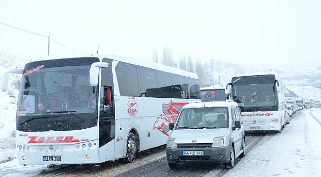 Malatya'da Kar Yağışı Yolları Kapattı