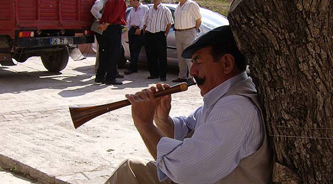 Malatya Kayısı Ağacından 52 Yıldır Zurna Üretiyor