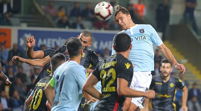 Yeni Malatyaspor Başakşehir'den Puanı Kaptı