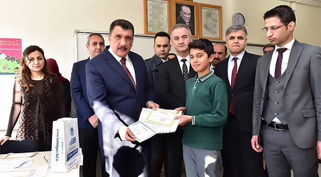 Gürkan Öğrencilere Tatil Uyarısında Bulundu