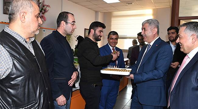 Hacı Abi keşke helva dağıtsaydın!