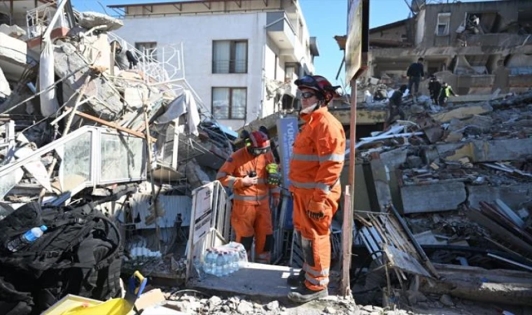 Deprem'de Hayatını Kaybedenlerin Sayısı 16 Bin'i Geçti!