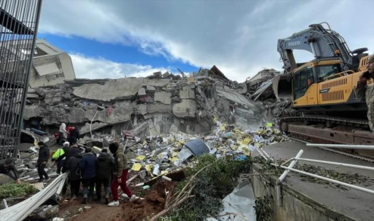 Deprem'de Hayatını Kaybedenlerin Sayısı Artıyor!