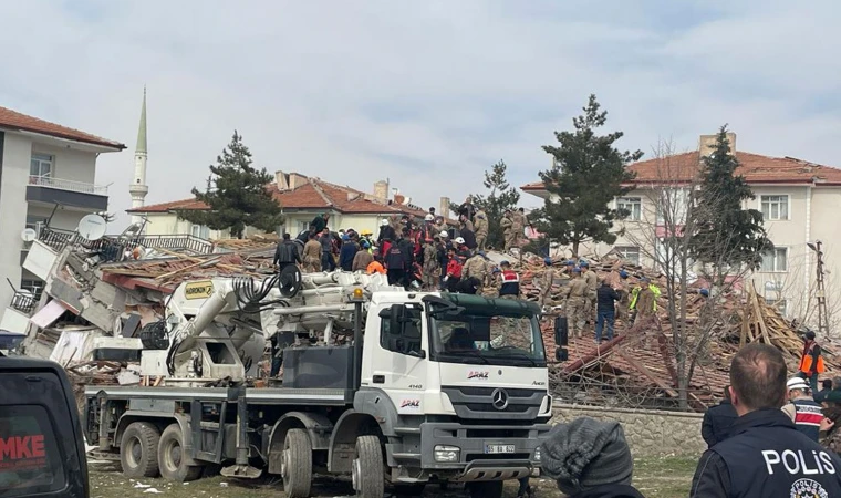 Malatya’da 29 bina yıkıldı; 1 ölü, 69 yaralı!