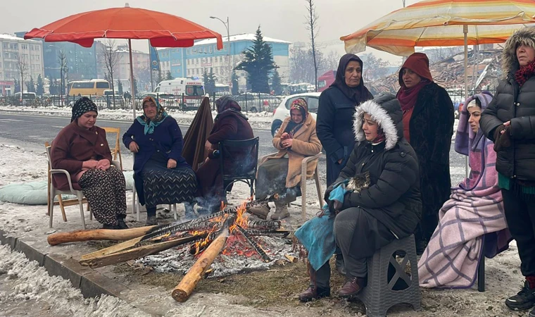 Malatya'da Kalanlar Açlıktan ve Soğuktan Ölecek!