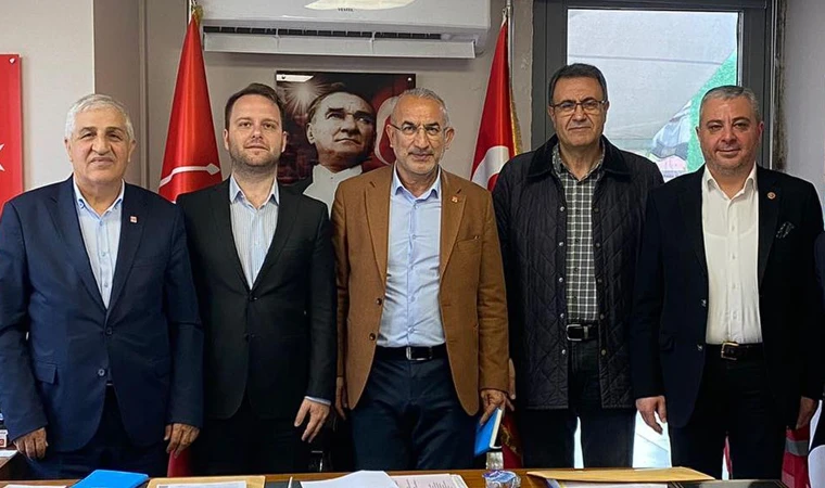 CHP Adayı Muharrem Temiz Tek Tek Not Alıyor!