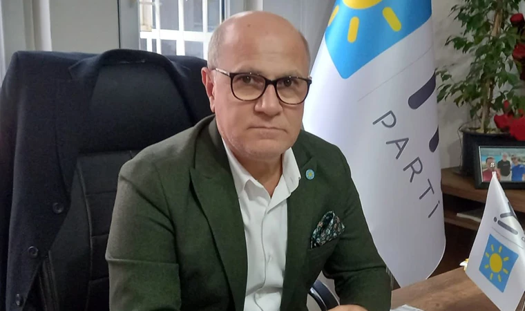 Muhtarın AK Parti Broşürü Paylaşmasına Tepki!