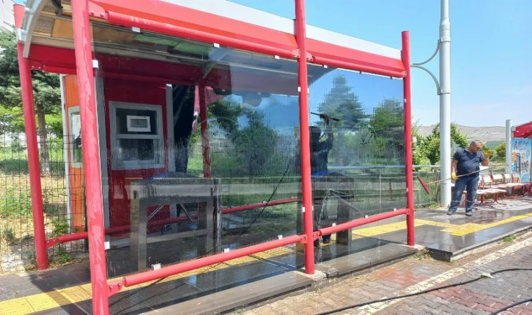 Malatya MOTAŞ Otobüs Duraklarını Onarıyor