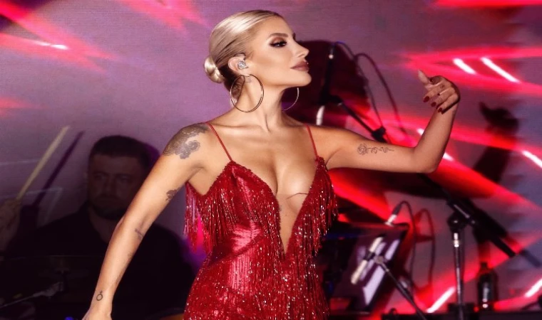 İrem Derici artık bir ’Showgirl’!