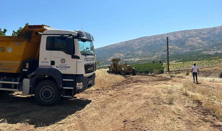 Malatya Doğanyol'da Yol İyileştirme Çabaları Sürüyor