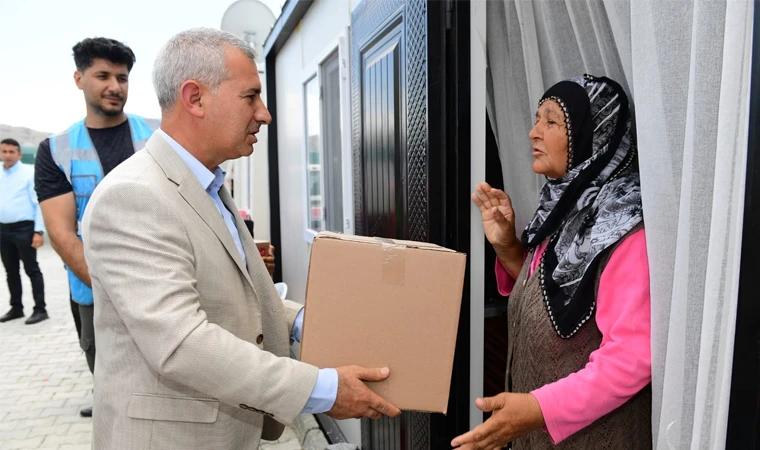 Yeşilyurt Belediyesi Depremden Bu Yana 411 Bin Koli Yardım Yaptı