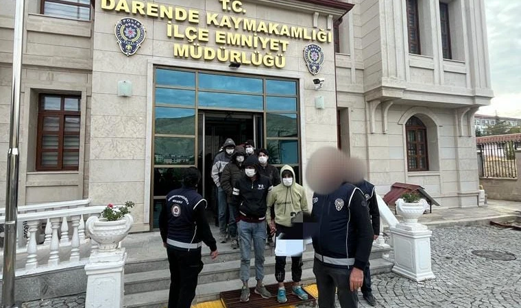 Malatya'da Bir Araç Dolusu Kaçak Göçmen Yakalandı!