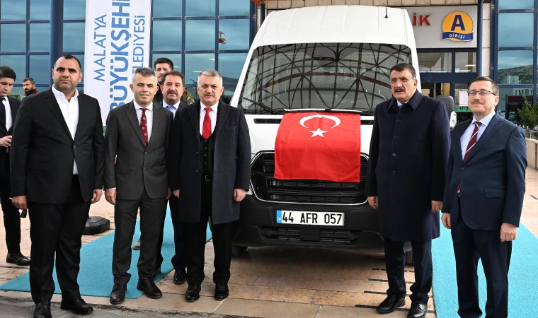 Malatya Büyükşehir Belediyesi Tıp Merkezine Araç Hediye Etti