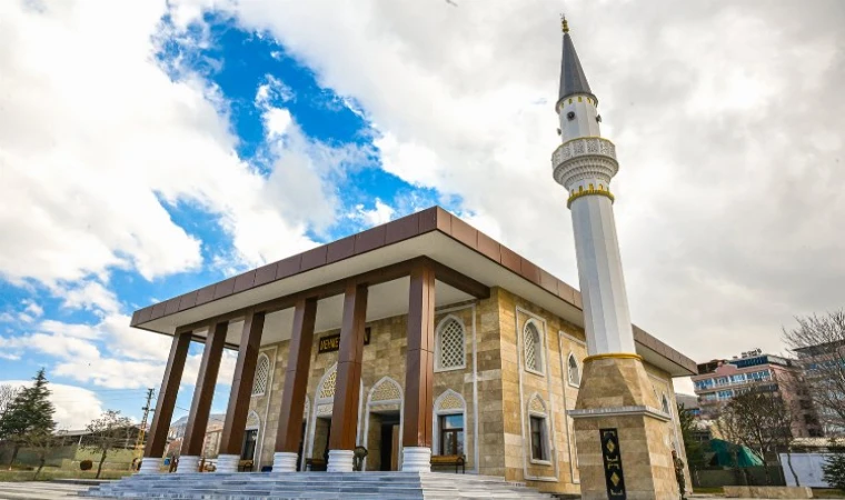 Malatya’da Mehmetçik Camii ibadete açıldı