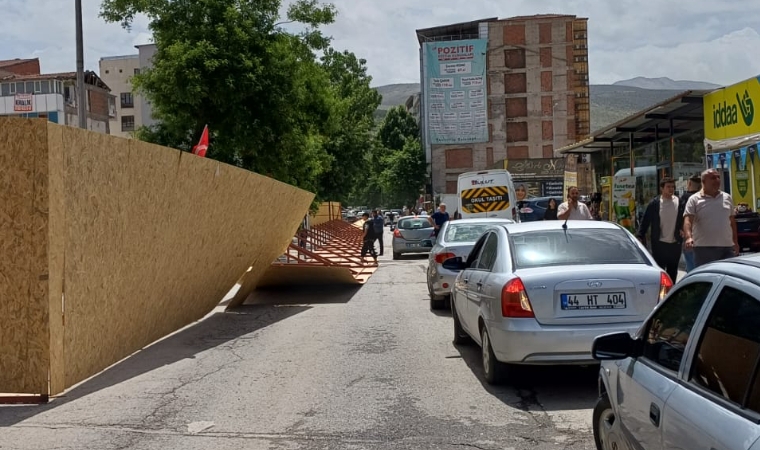 Malatya'da Rezerv Alanı Duvarı Çöktü!