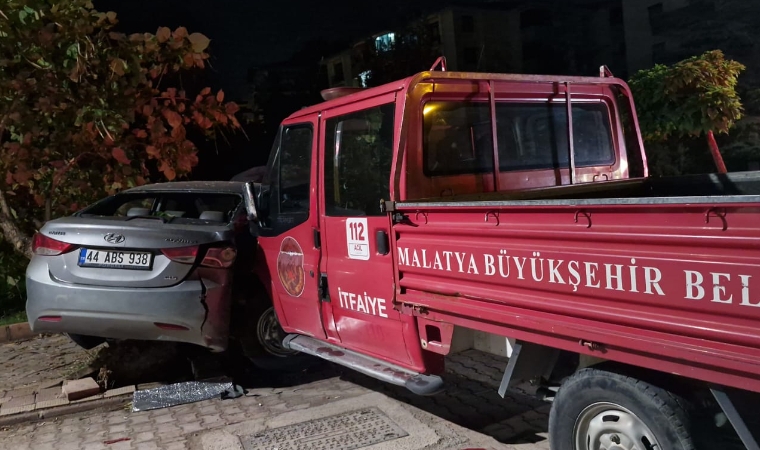 İtfaiye Aracı CHP Malatya İl Başkanı Yıldız'ın Aracını Pert Etti!