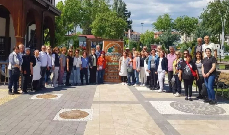 Meşaleci Sami Er Kadınları Kapının Önüne Koydu!