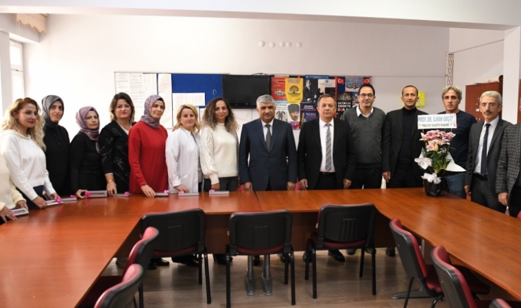 Yeşilyurt Belediyesi Tüm Öğretmenlere Hediye Verdi!