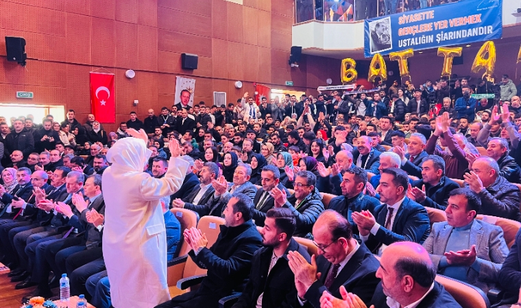AK Parti Malatya Gençlik Kongresinde Öznur Çalık'a Yoğun İlgi!