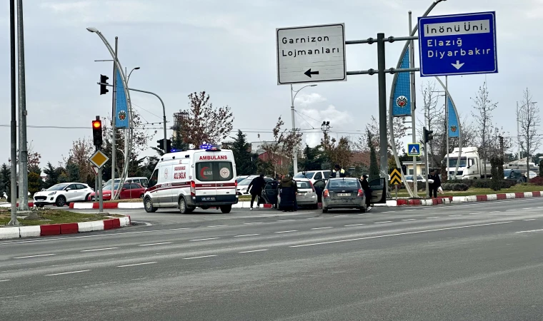 Malatya’da İki Otomobil Trafik Kazası Geçirdi!