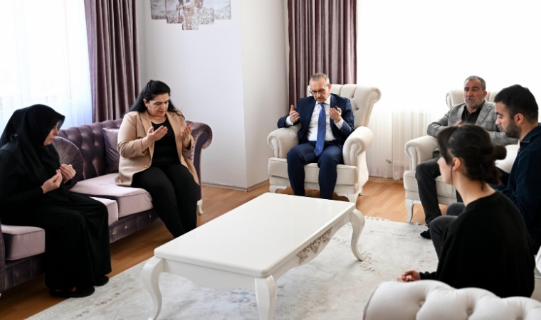 Malatya Valisi ve Eşinden Şehit Ailelerine Ziyaret