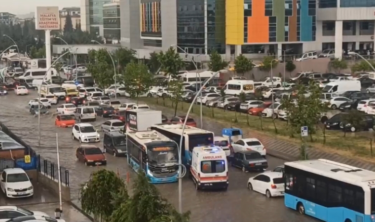 Malatya'da Sağanak Yağış Hayatı Felç Etti!