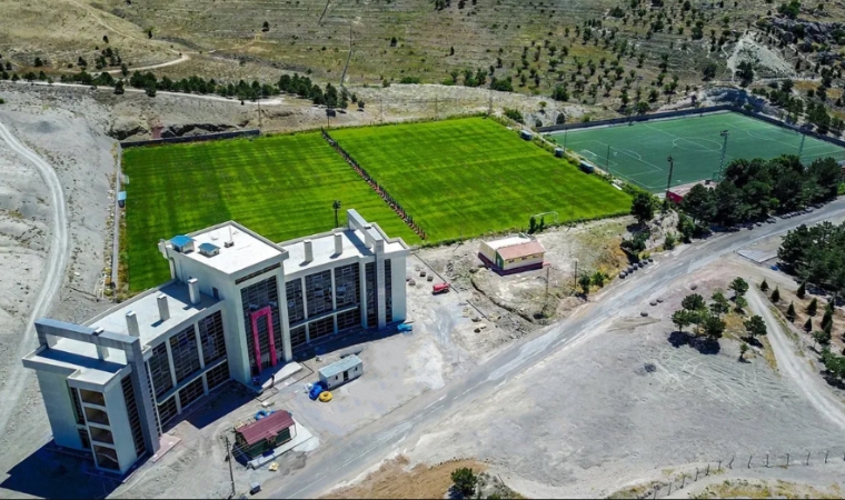Yeni (Çakma) Malatyaspor Tesislerinde İn, Cin Top Oynuyor!