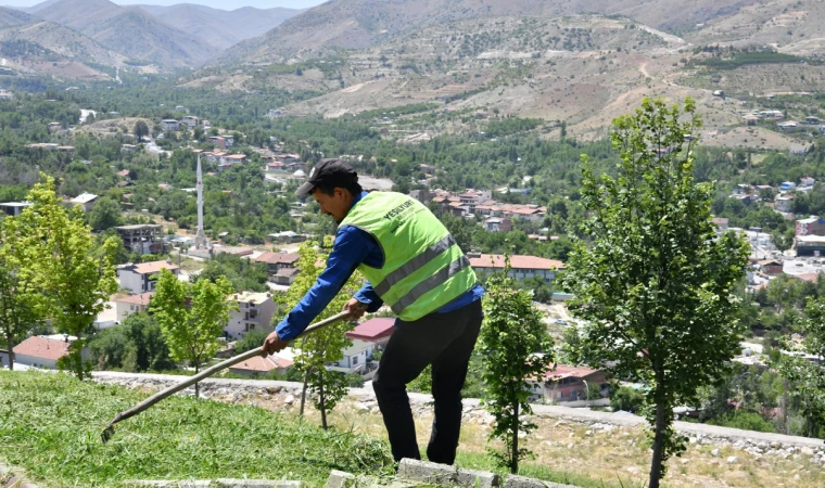 Yeşilyurt Belediyesi Parklarda Bakım Çalışması Başlattı