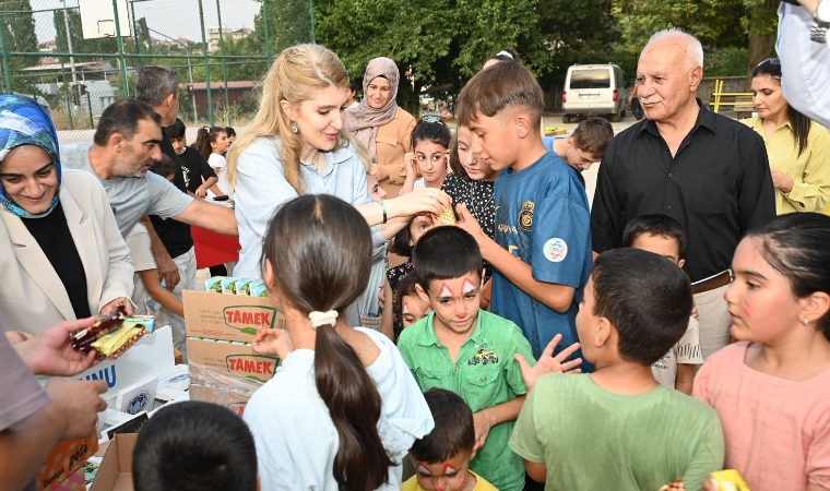 AK Parti Malatya Milletvekili Ölmeztoprak Çocukları Sevindirdi