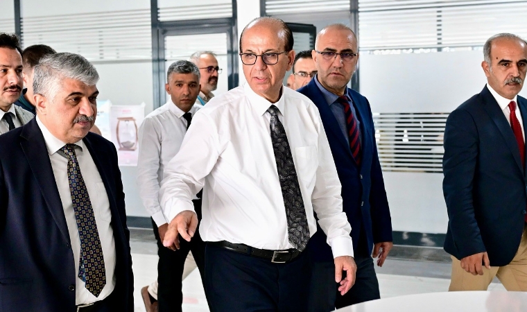 Başkan Geçit, O Mahallede Yapılacak Olan Kütüphane Alanını İnceledi