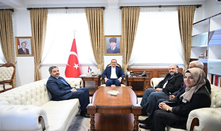 Rektör Recep Bentli’nin Kafasına Güneş Geçti!